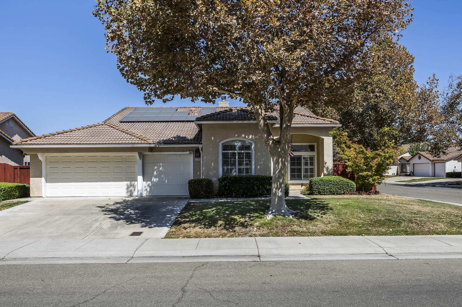 9904 River Oaks Drive — photo