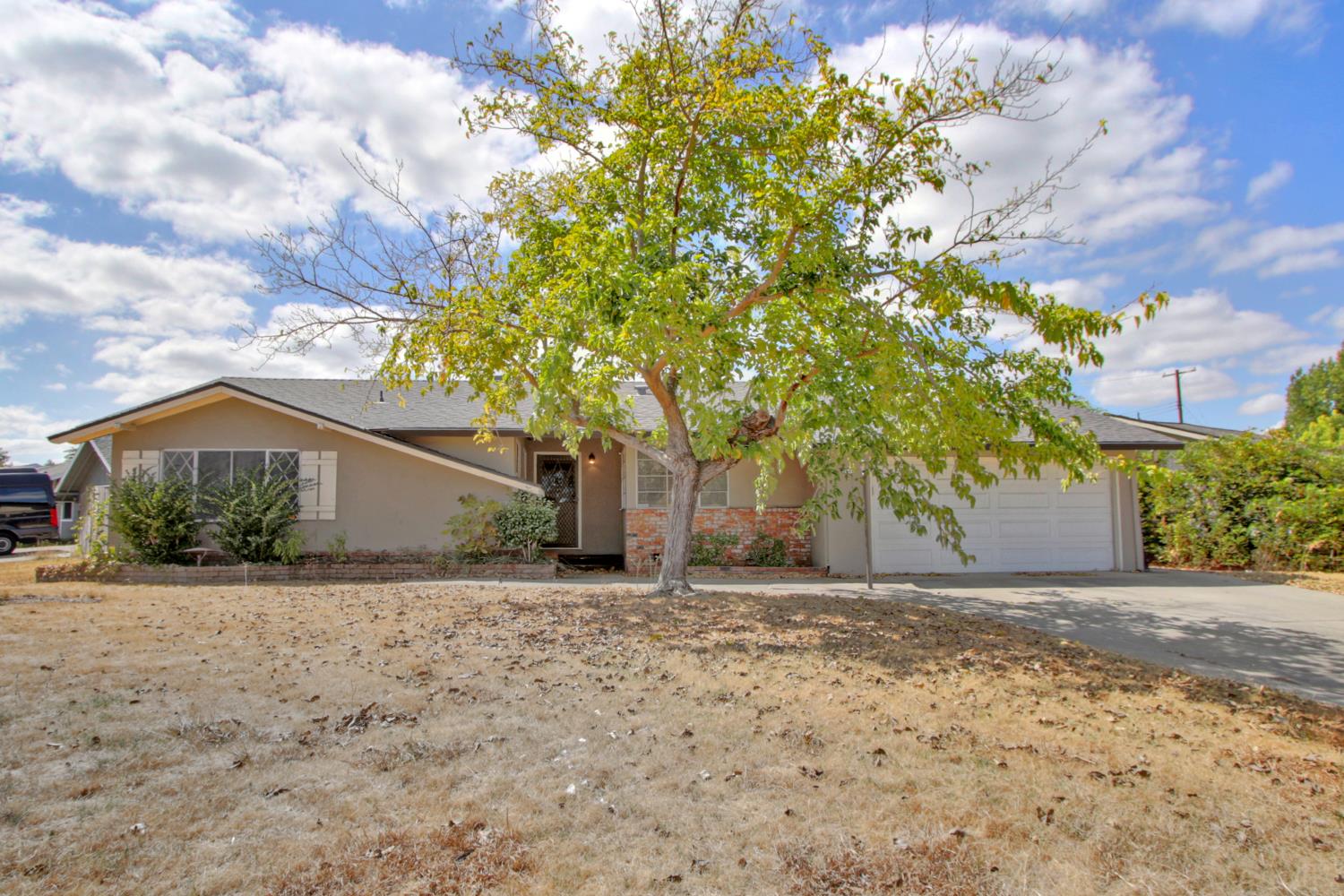 7241 Raintree Dr — photo