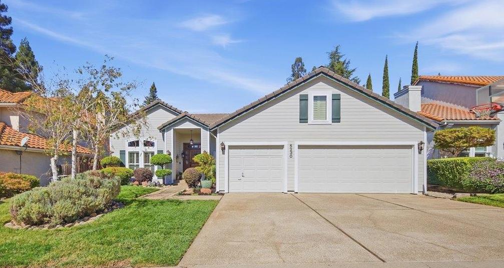 5230 Fairway Court — photo