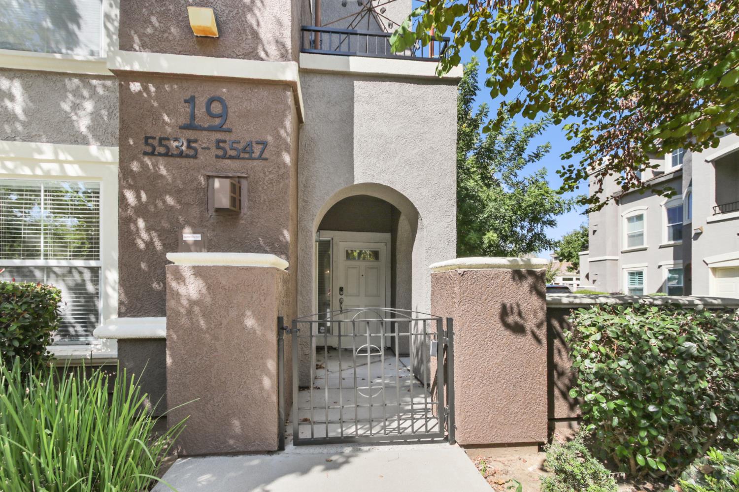 5547 Tares Circle — photo