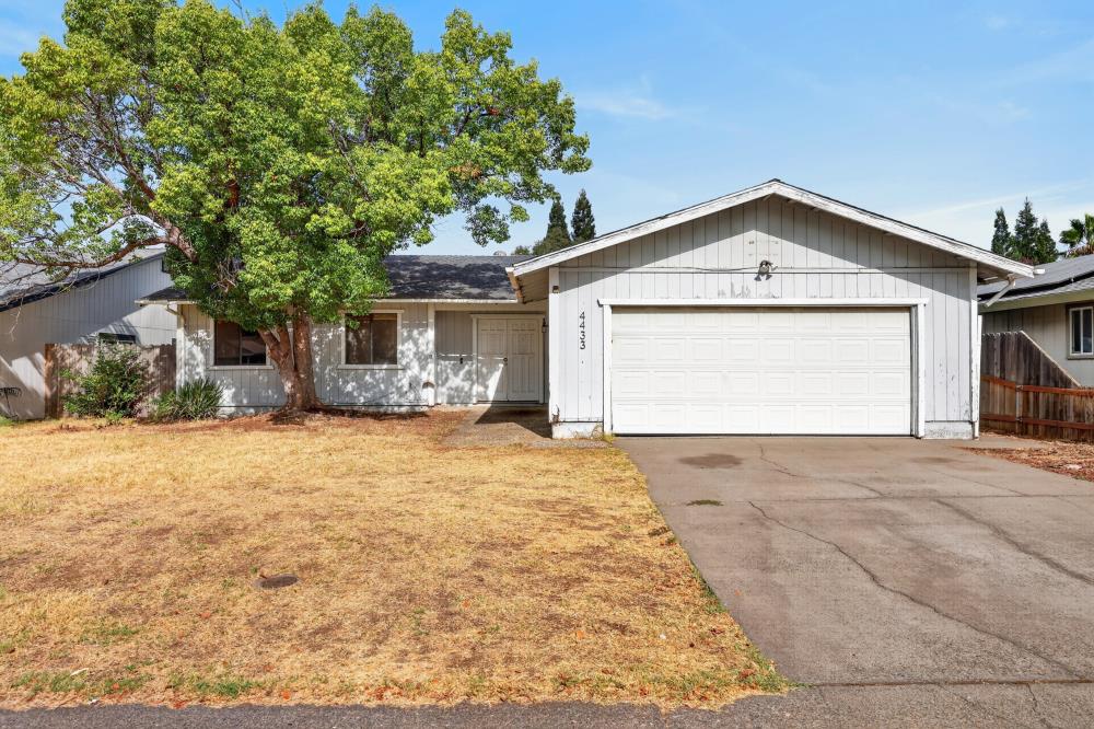 4433 White Oak Court — photo