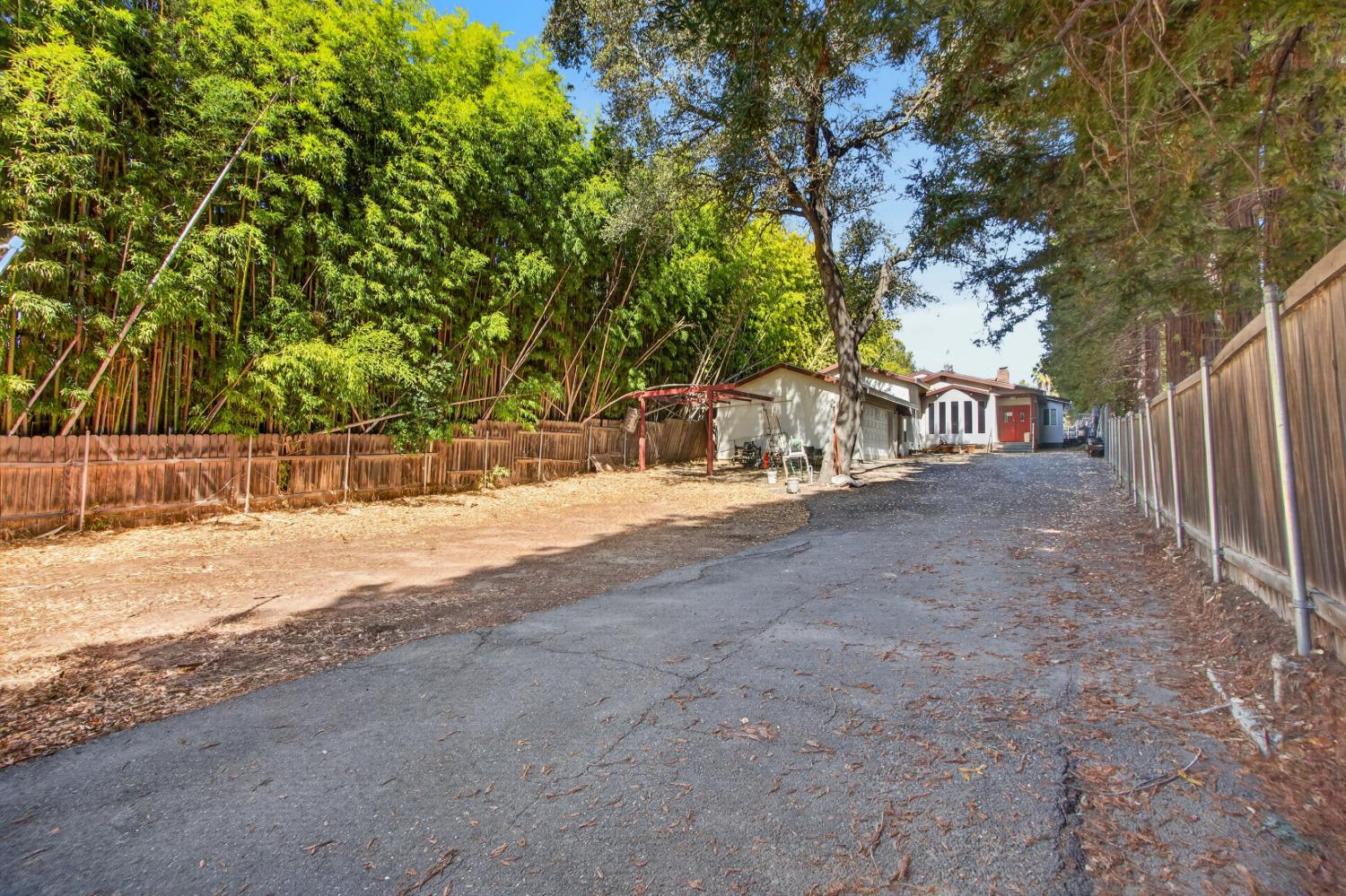 8879 Sunset Avenue — photo