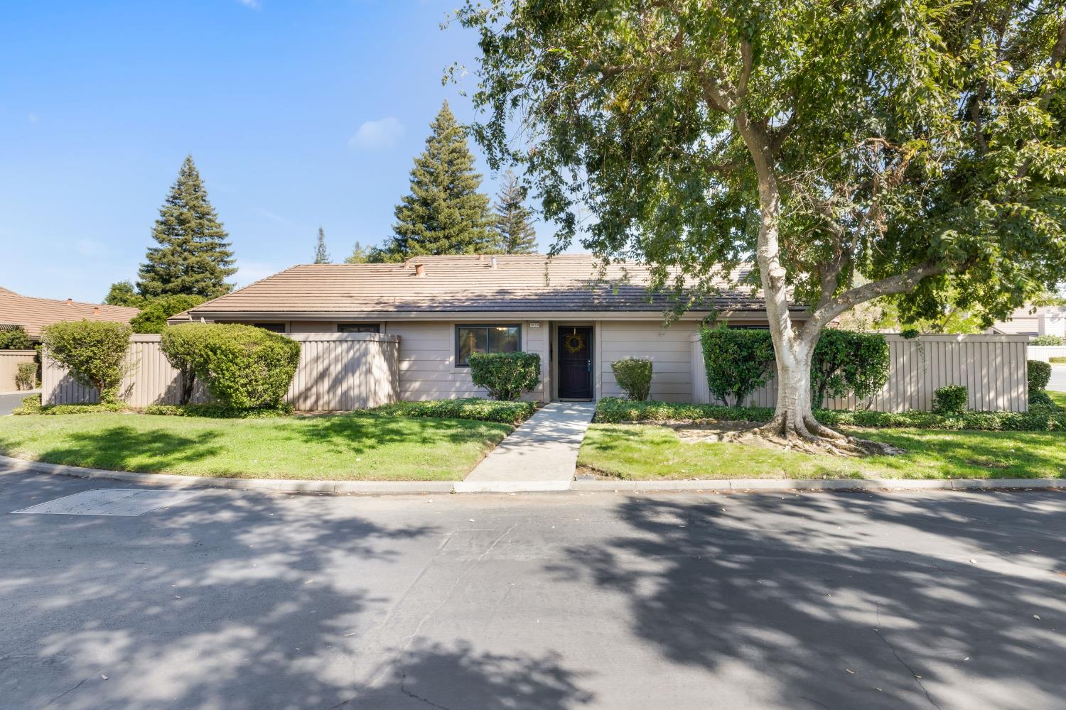 8170 Rose Vine Ln — photo