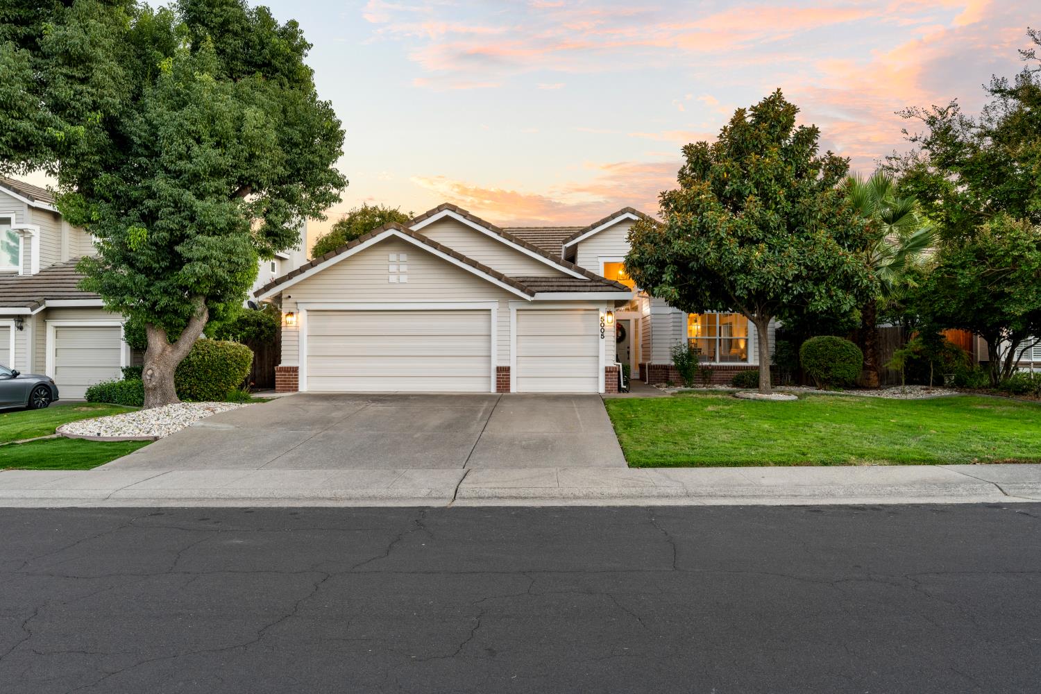 5005 Bradford Dr — photo