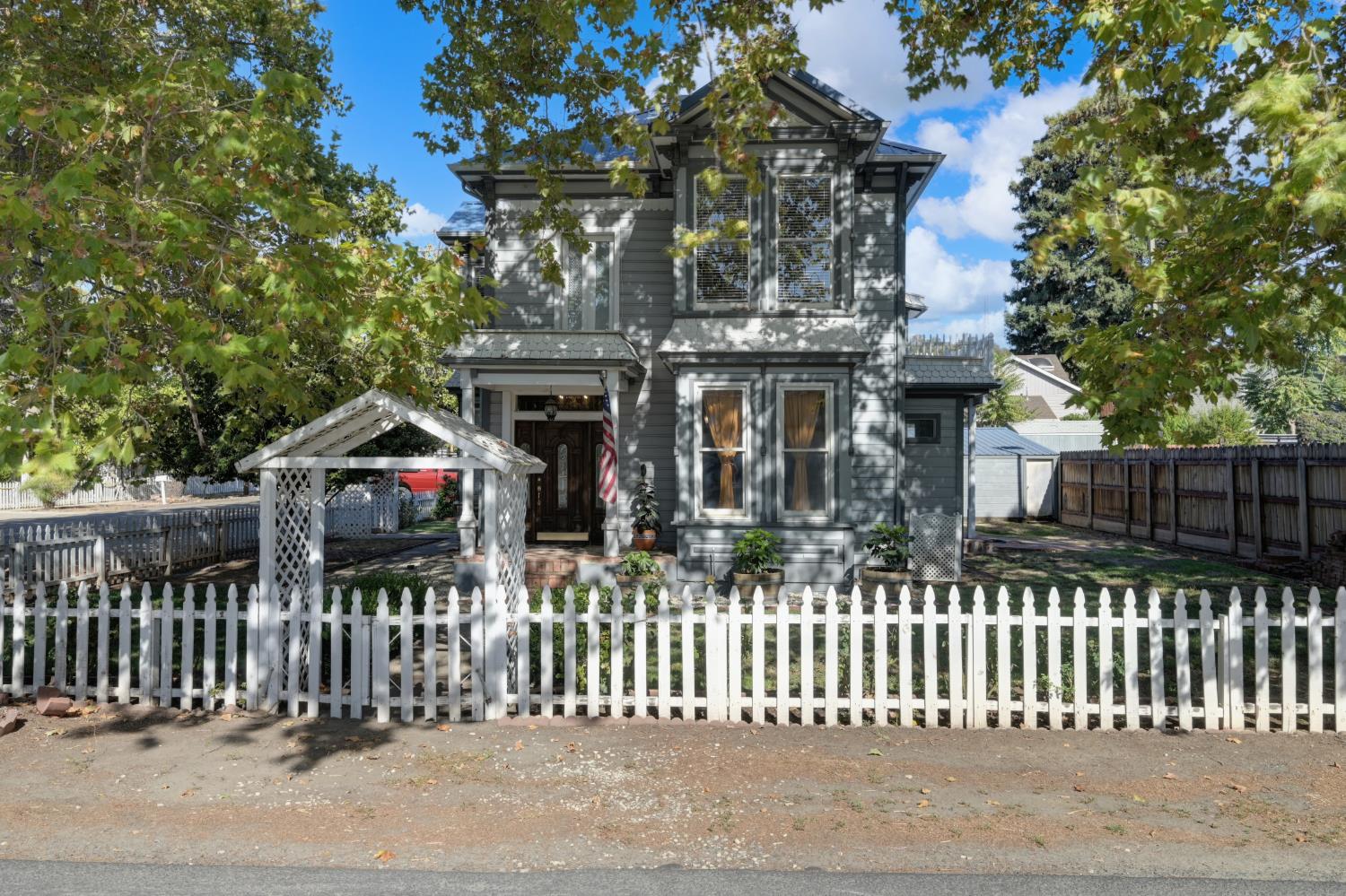 104 S Church St — photo