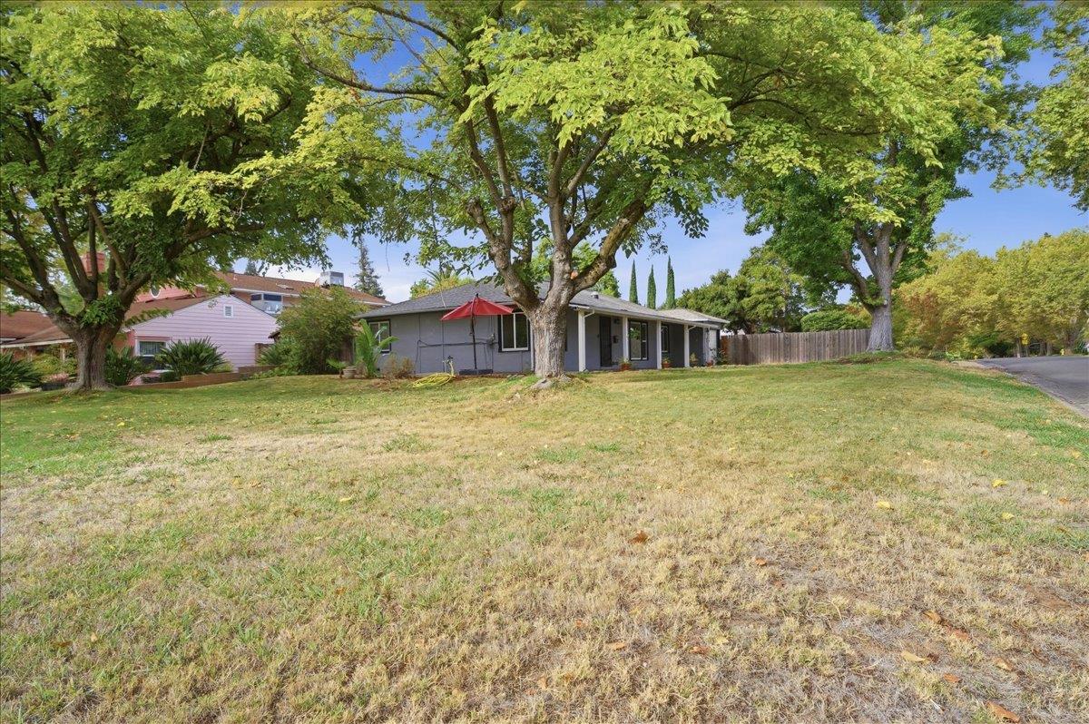 4424 Hazelwood Ave — photo