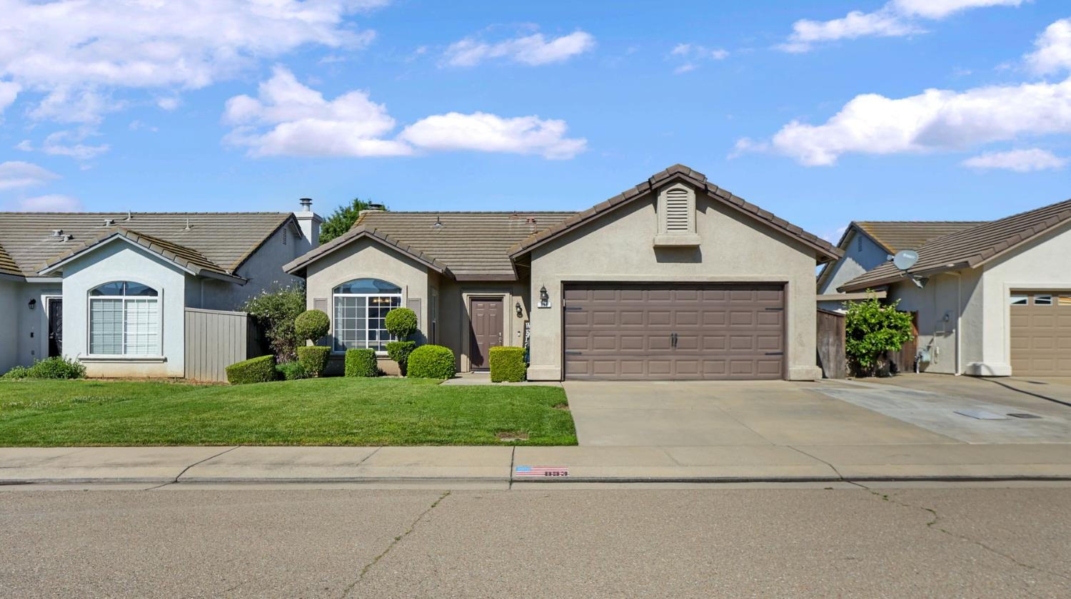 853 Eucalyptus Court — photo
