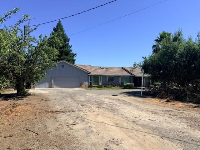 4331 E Service Road — photo