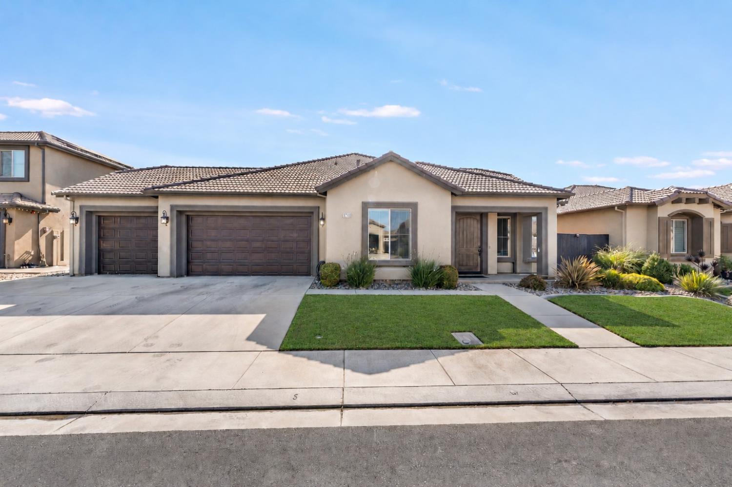 8738 N Bellagio Dr — photo