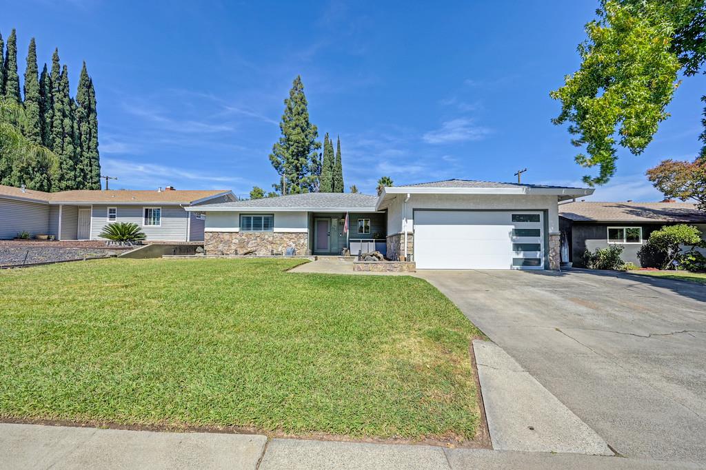 5329 Silver Strand Way — photo