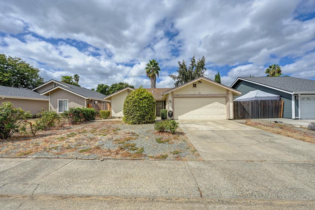 7917 Daffodil Way — photo