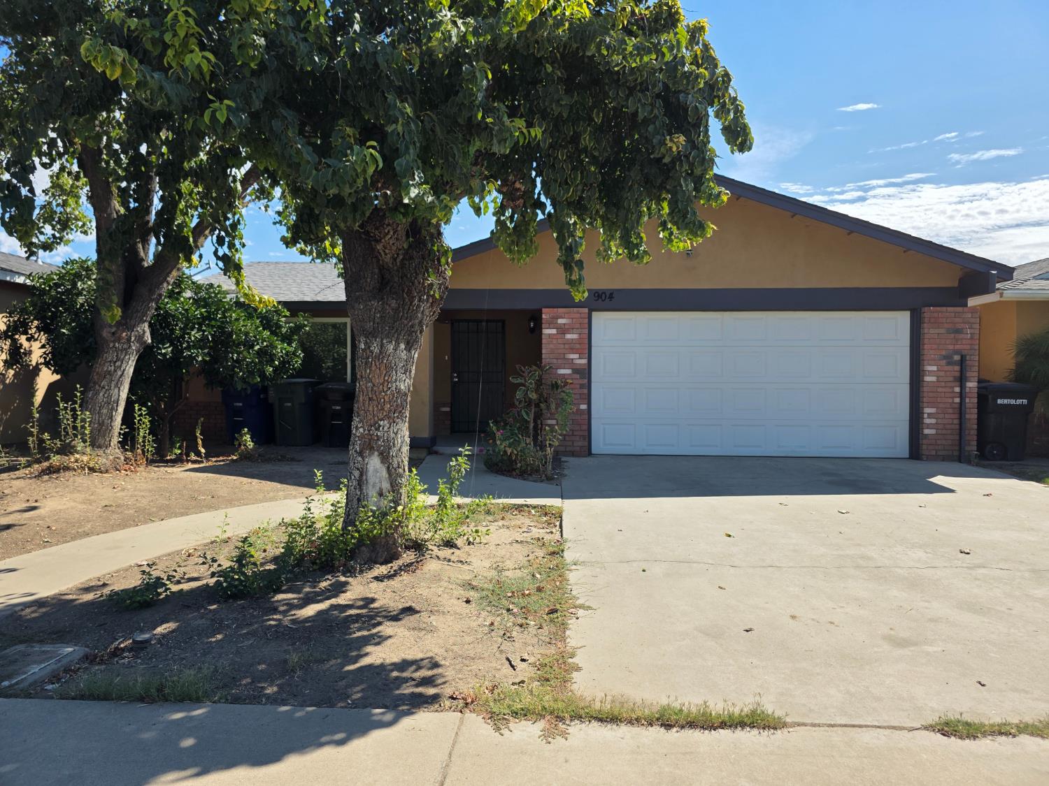 904 Pine Tree Lane, Modesto, CA 95351 — photo 2