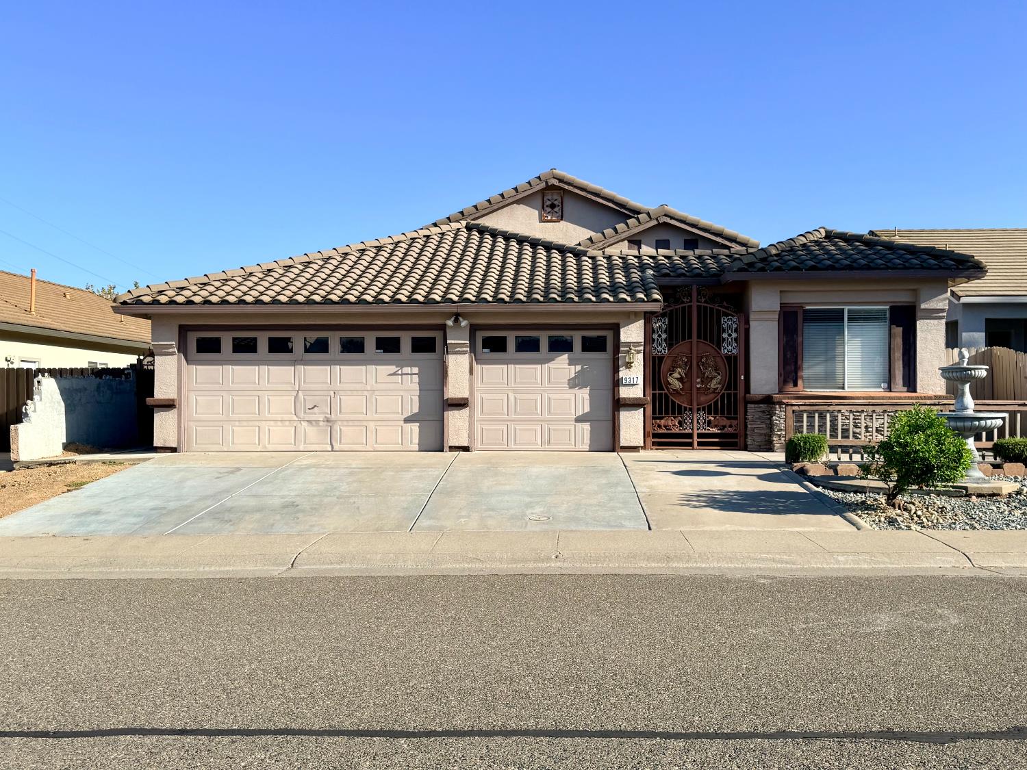 9317 Heathfield Way — photo