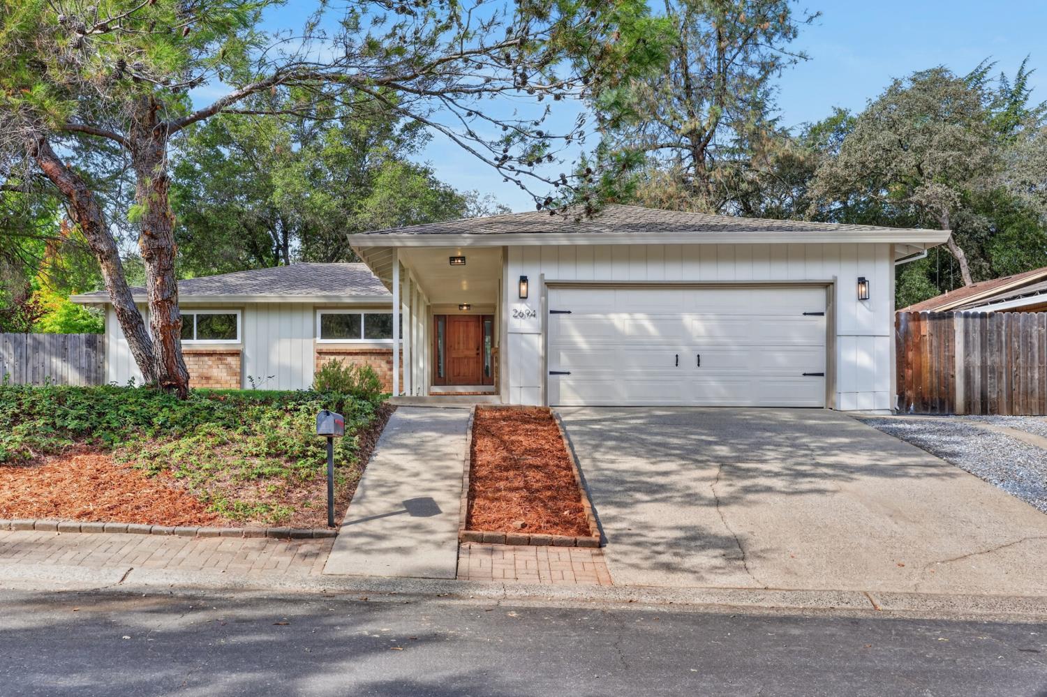 2694 King Edward Dr — photo