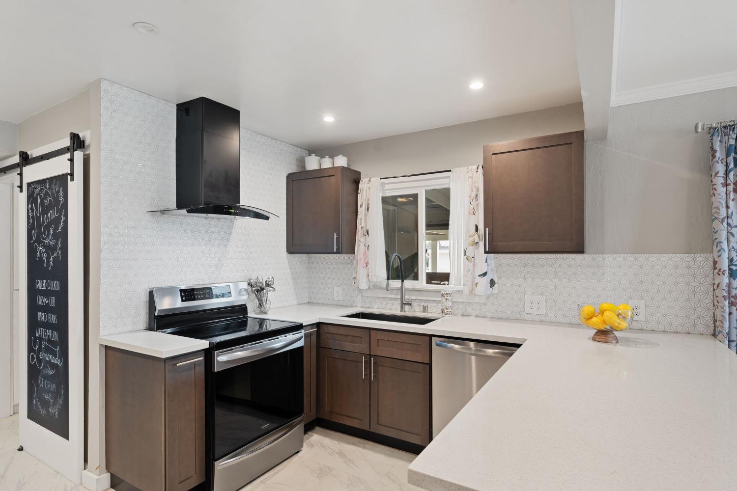 3424 Kentfield Dr — photo