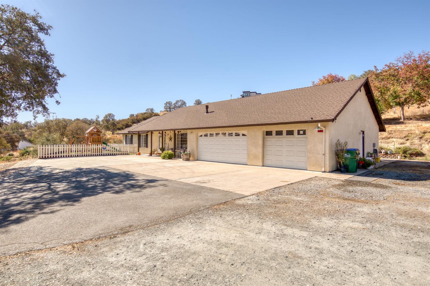 2997 Dennis Ct — photo