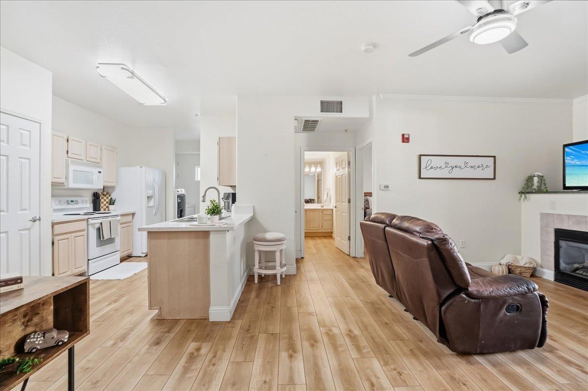 501 Gibson Dr #1611 — photo