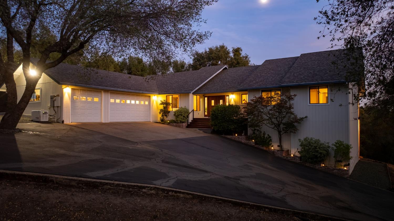 15680 York Ln — photo
