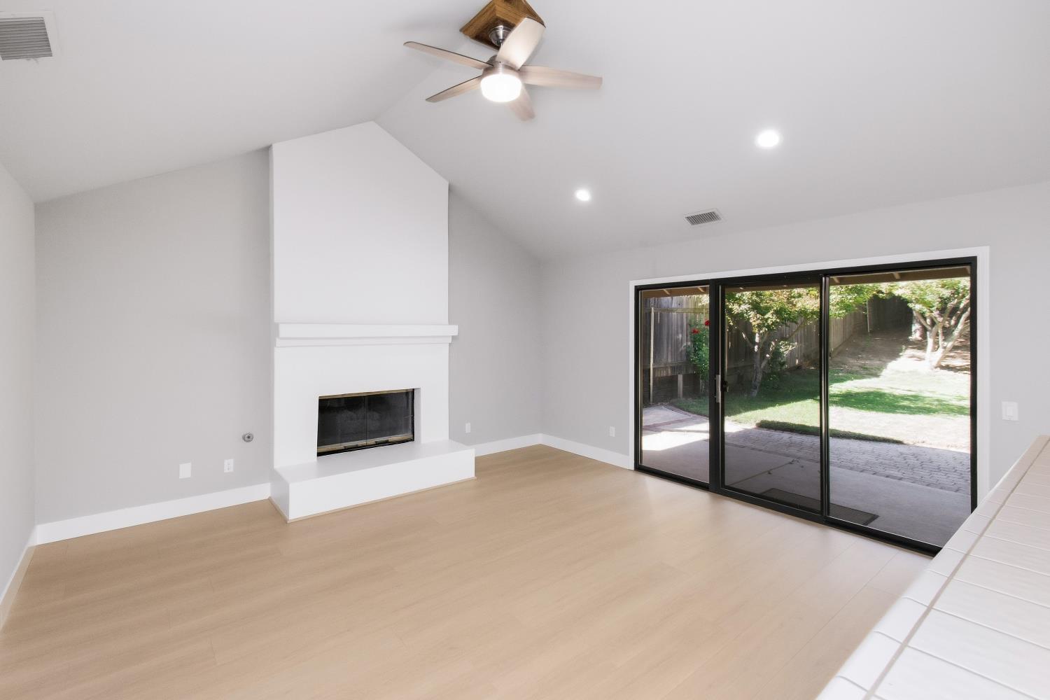 8681 Robin Hill Way — photo