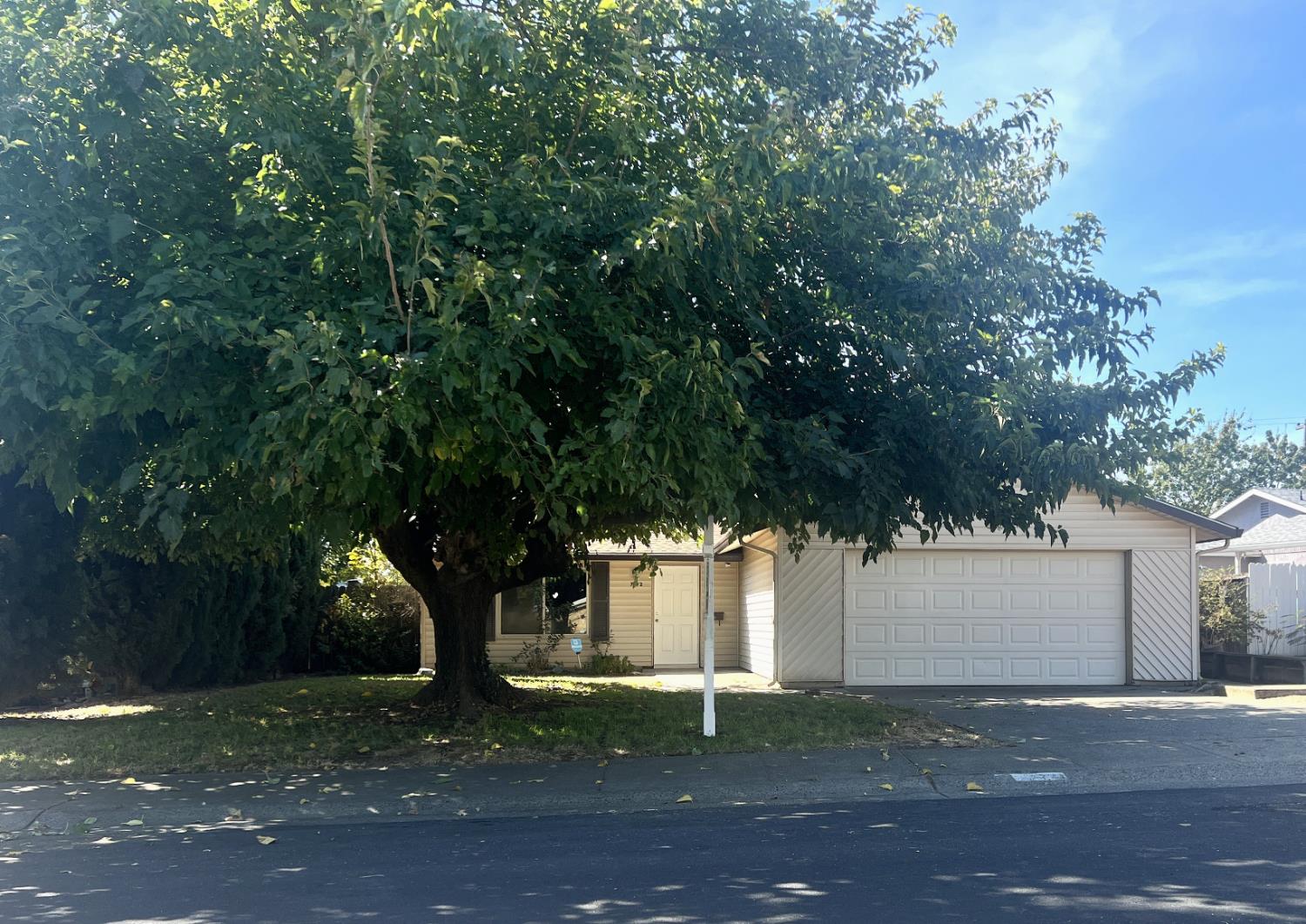 7372 Black Oaks Way — photo