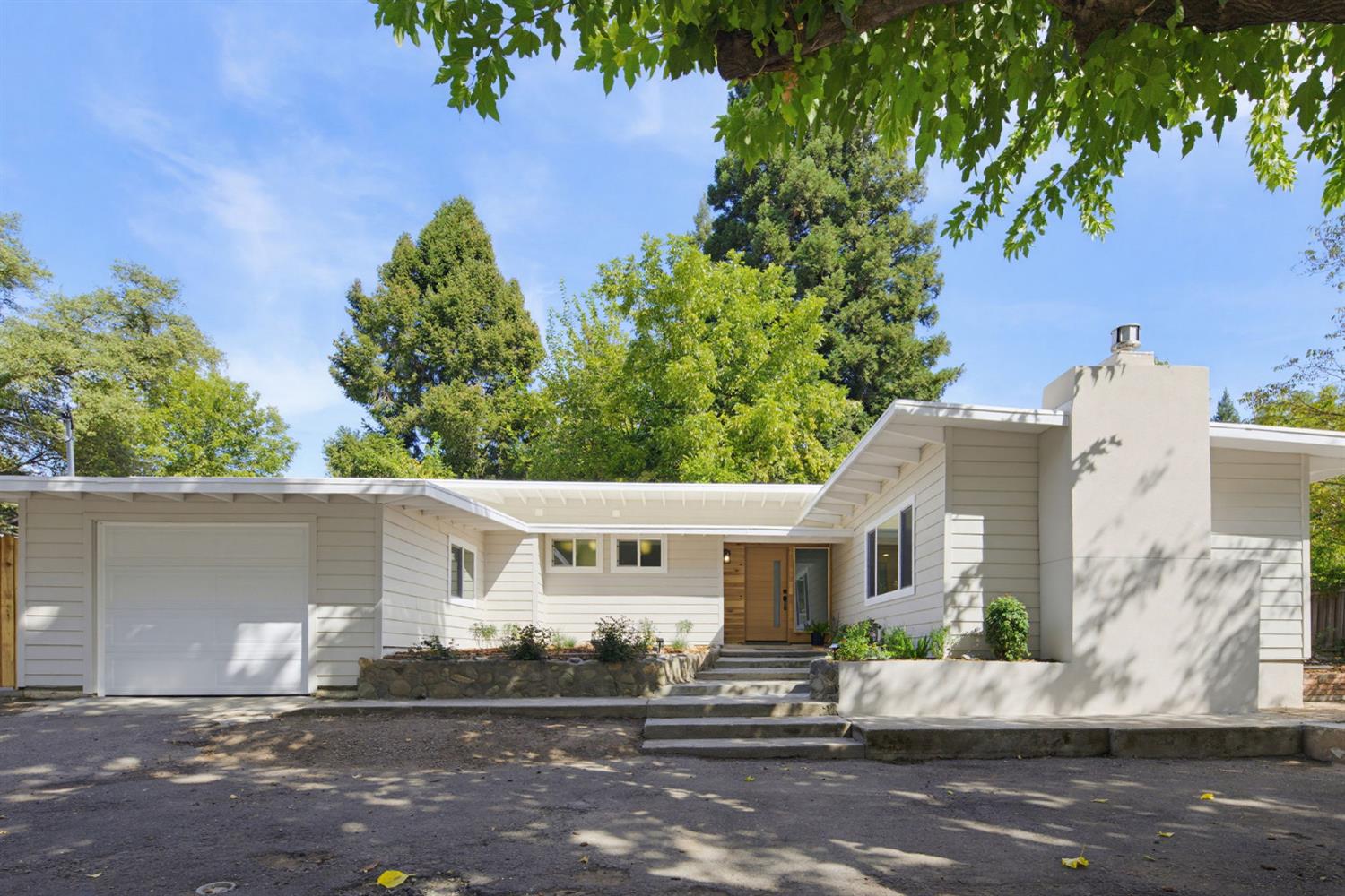 4020 Canyon Dr — photo