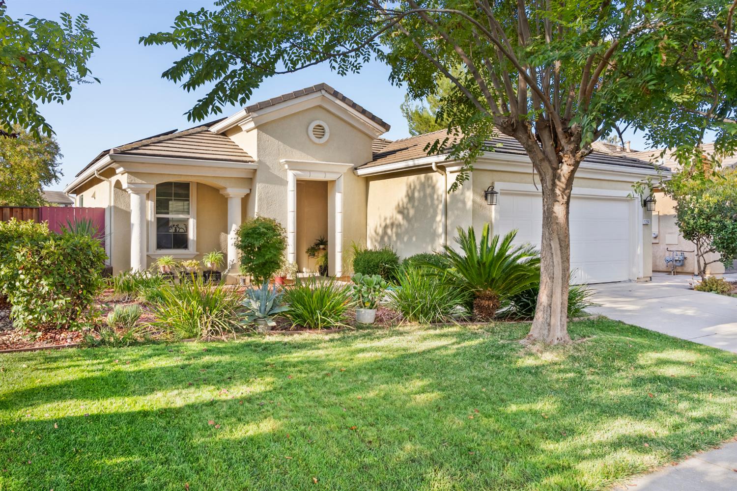 1254 Kensington Dr — photo