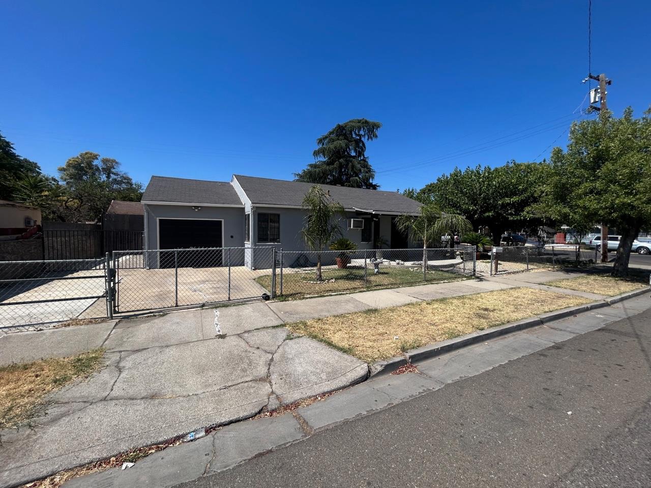 747 Oso St — photo
