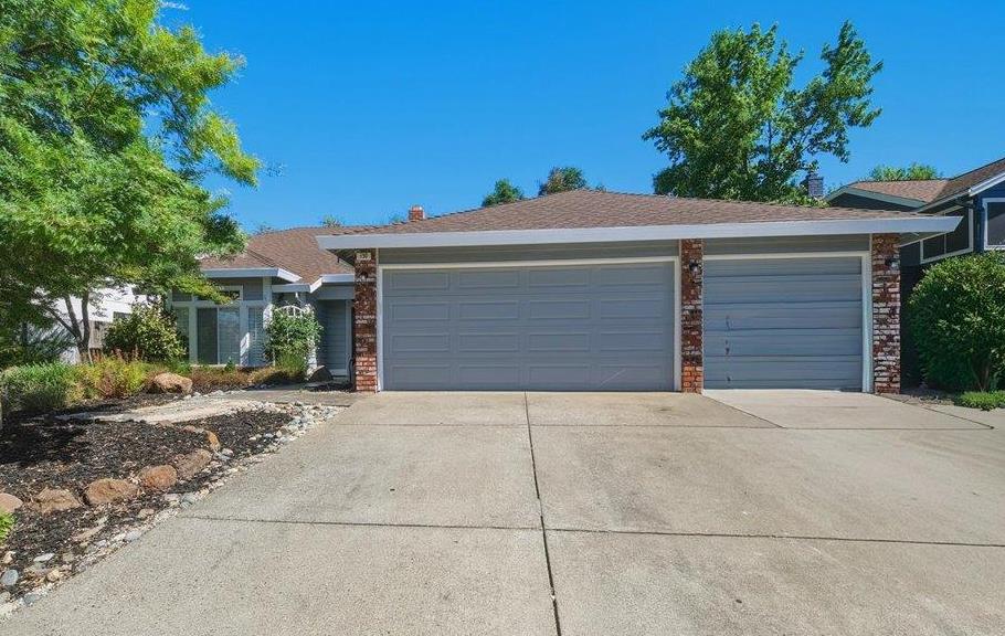 130 Goodell Dr — photo