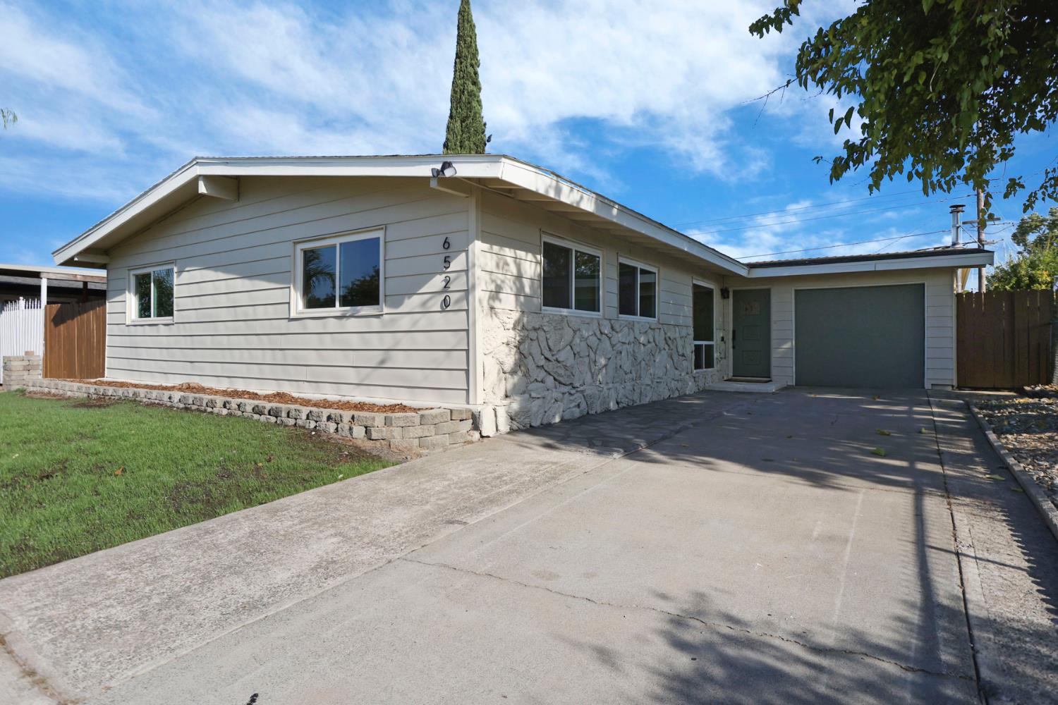 6520 Channing Dr — photo