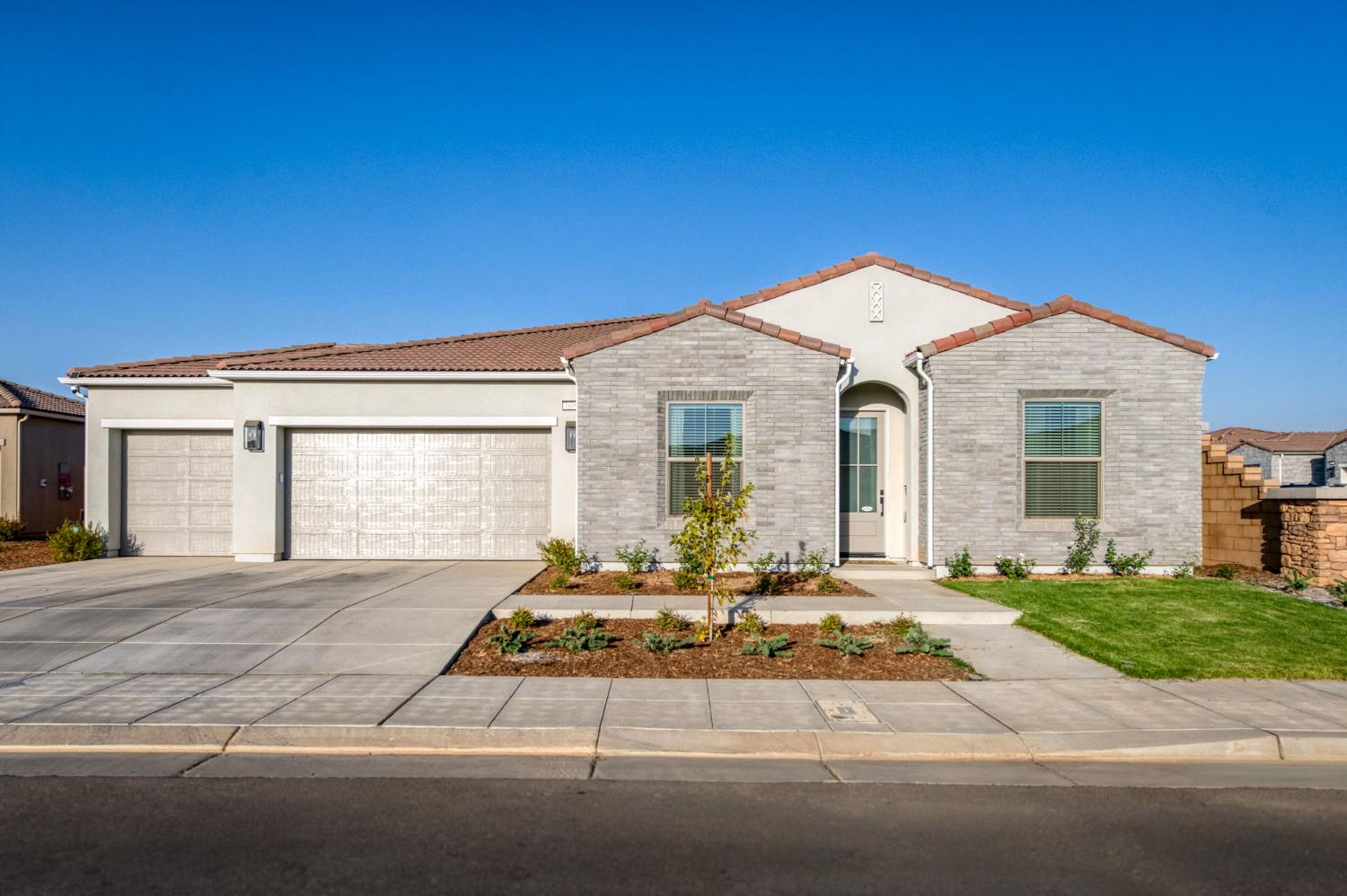 1609 Atlantica Drive South — photo