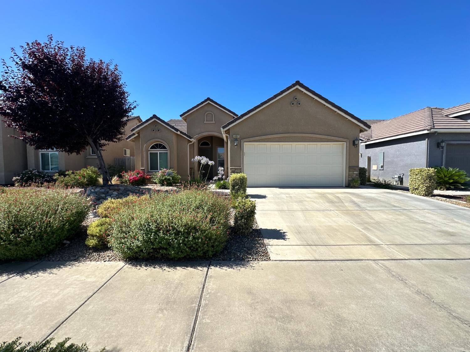 462 Hart Dr — photo