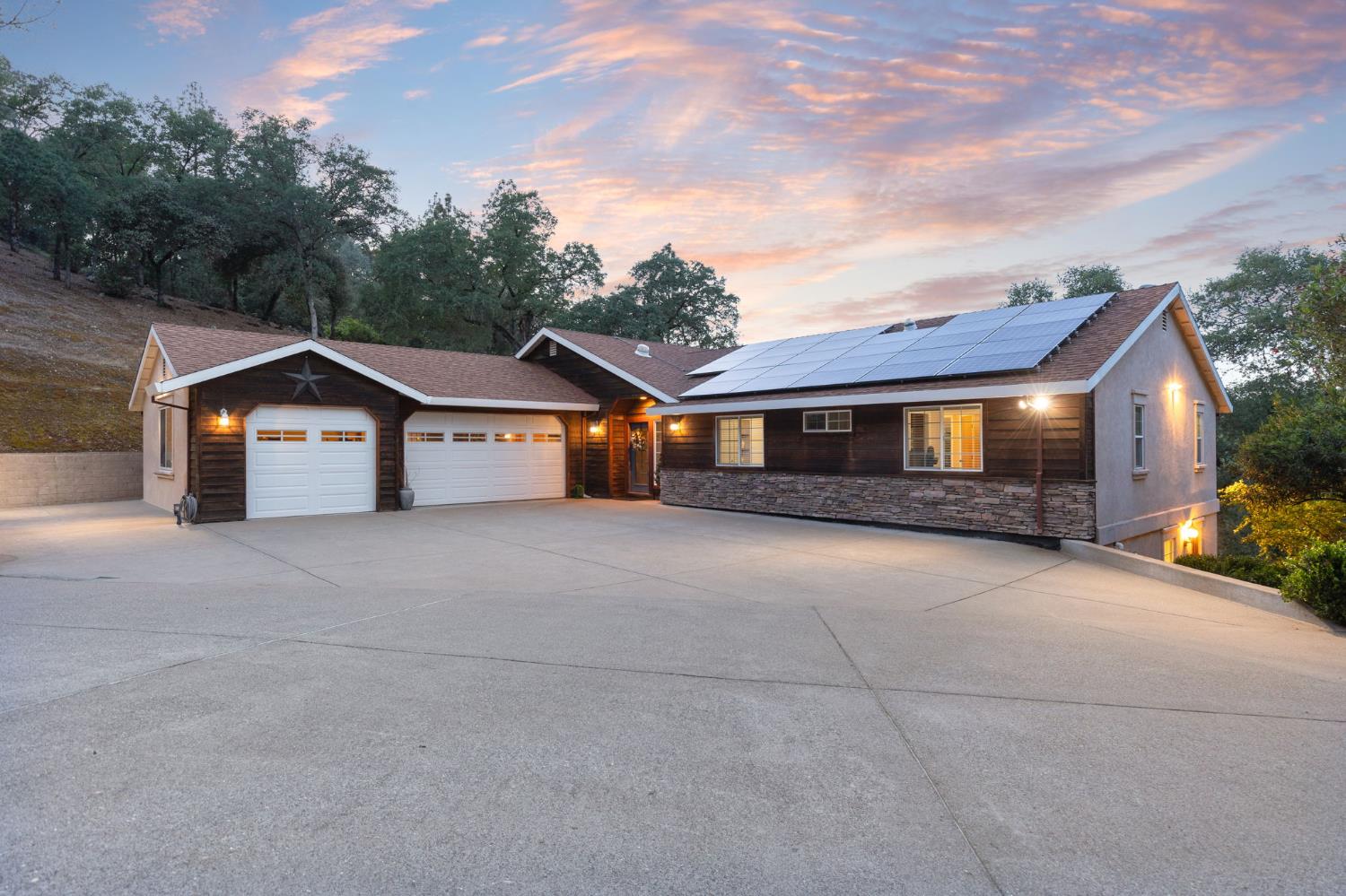 1330 Lower Lake Dr — photo