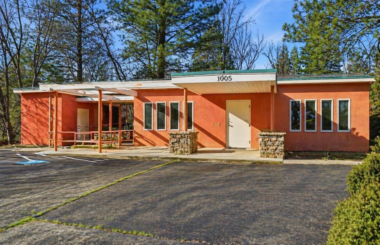 1005 Fowler — photo