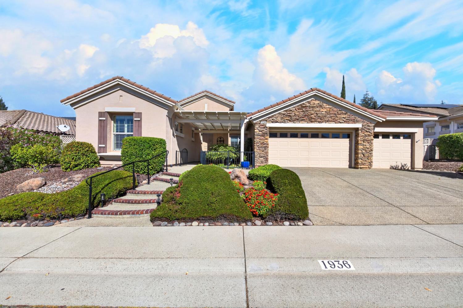 1936 Fallen Leaf Ln — photo
