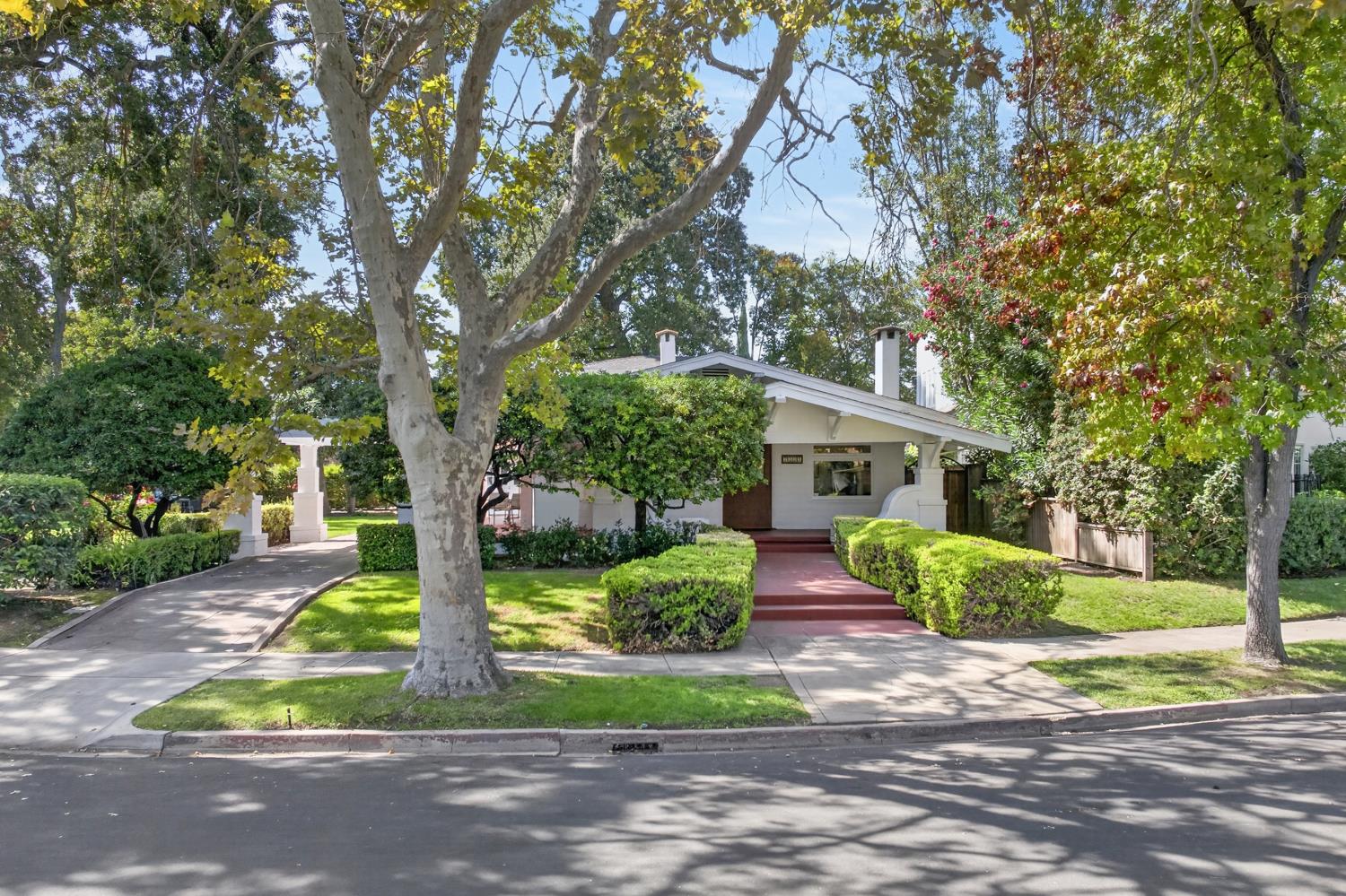 2409 Beverly Pl — photo