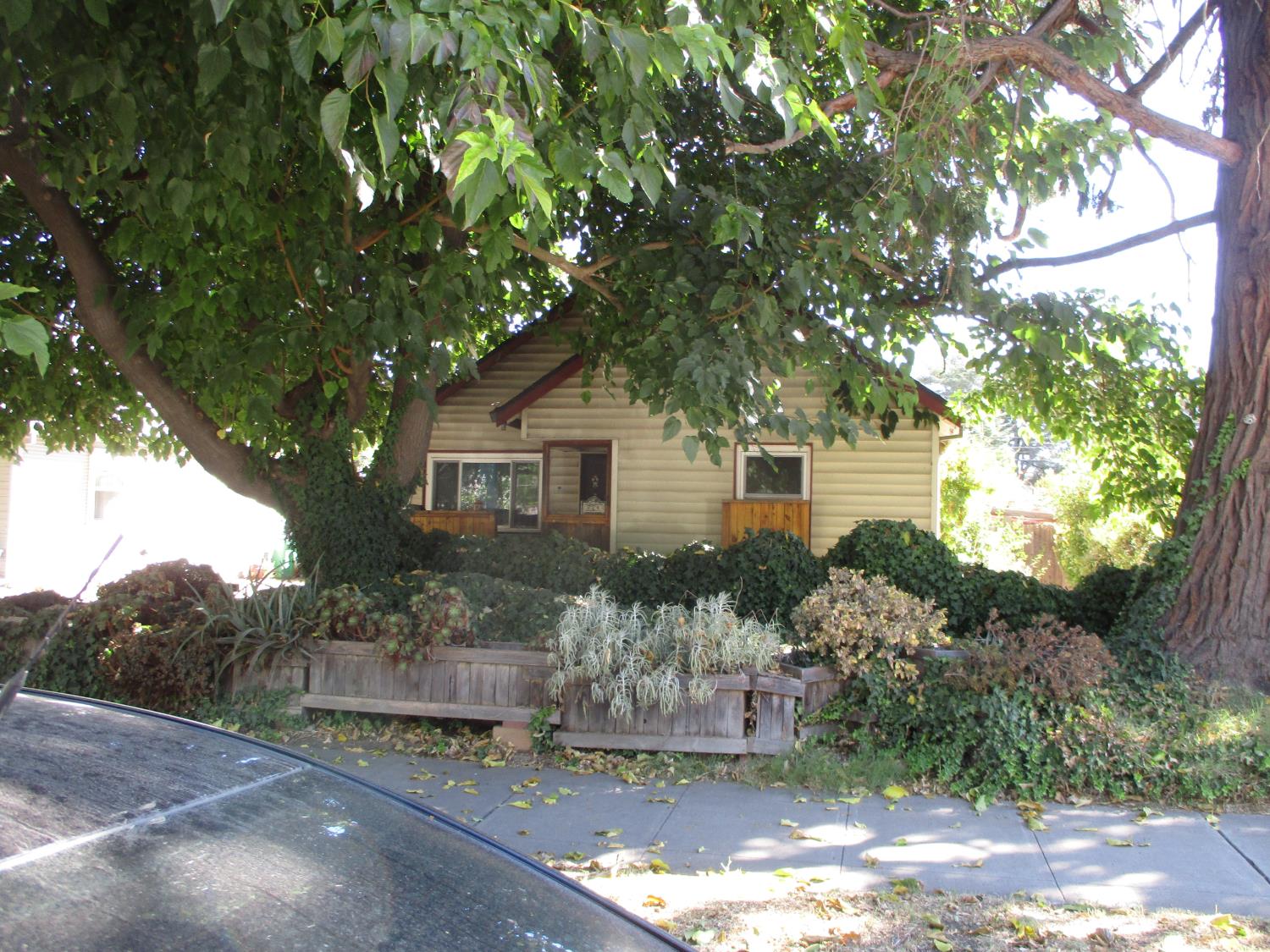 724 S School St — photo