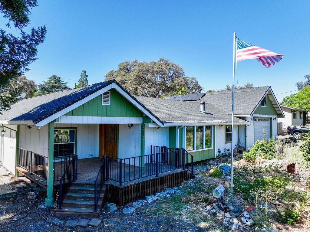 2450 Cottage Dr — photo