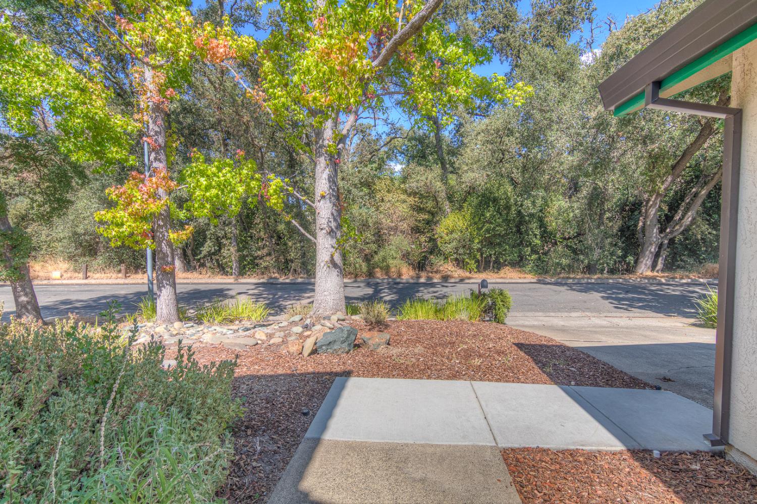 8225 Foxfire Dr — photo