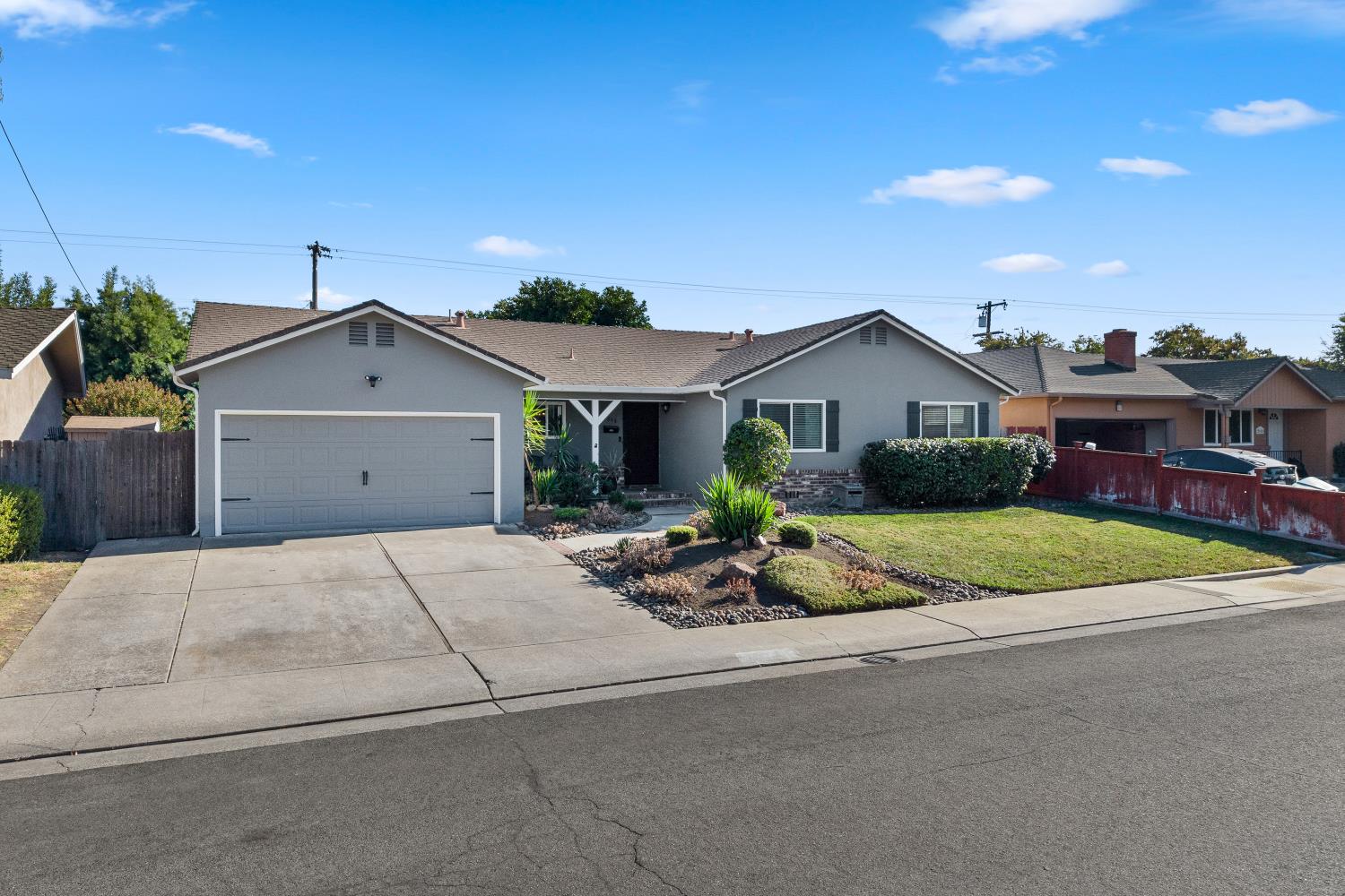 2948 Del Rio Dr — photo