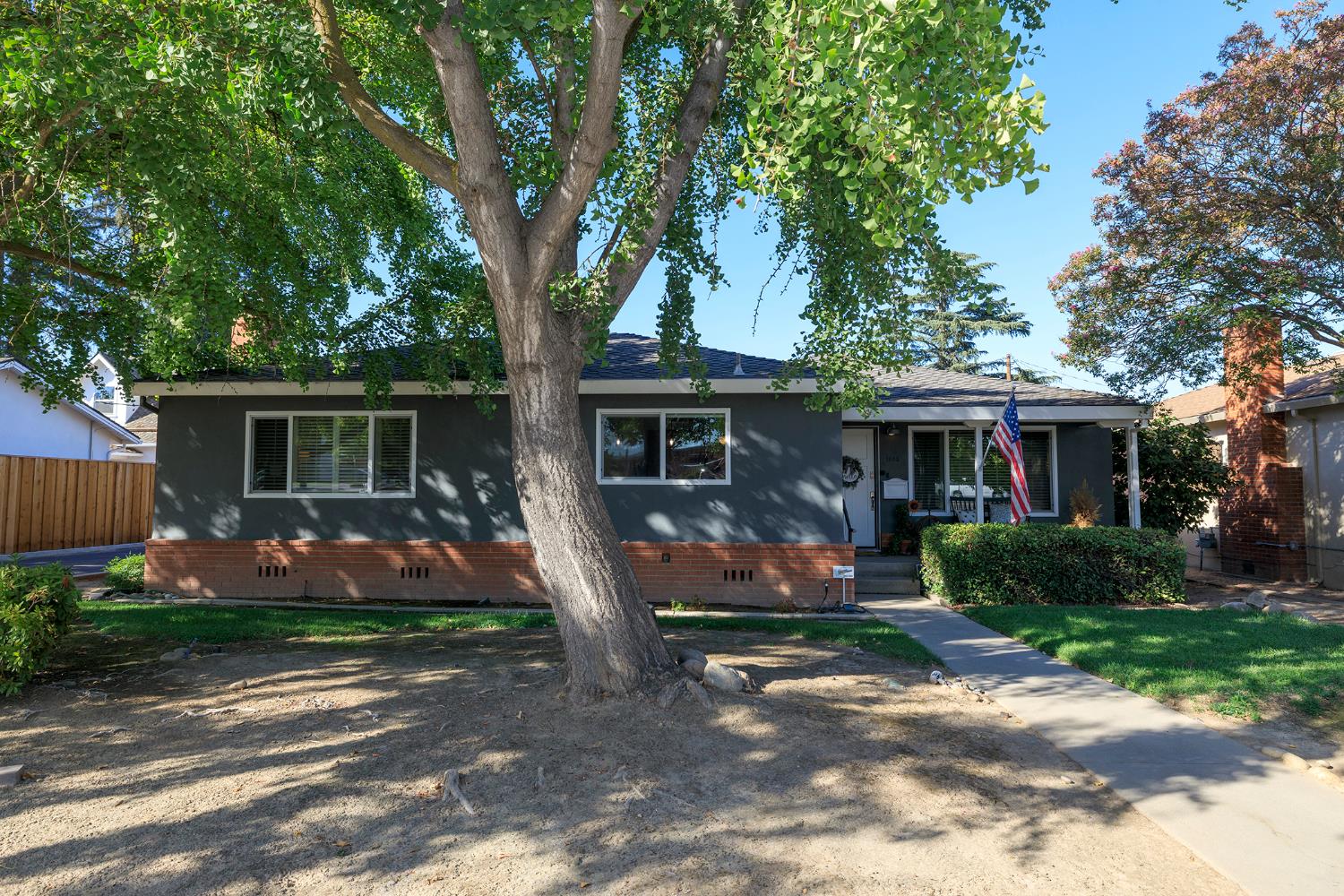 1683 E Canal Dr — photo