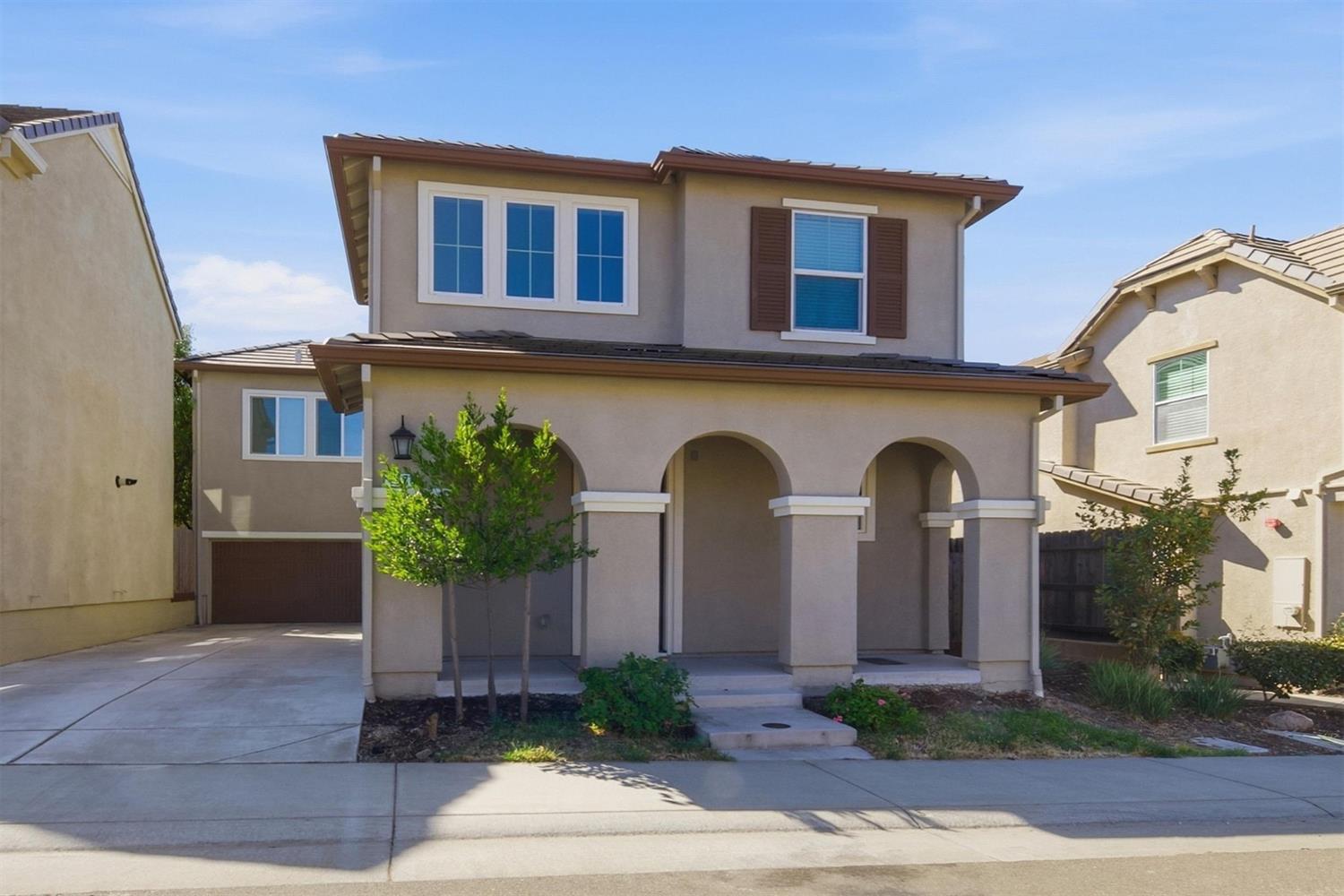 1376 Larkspur Dr — photo