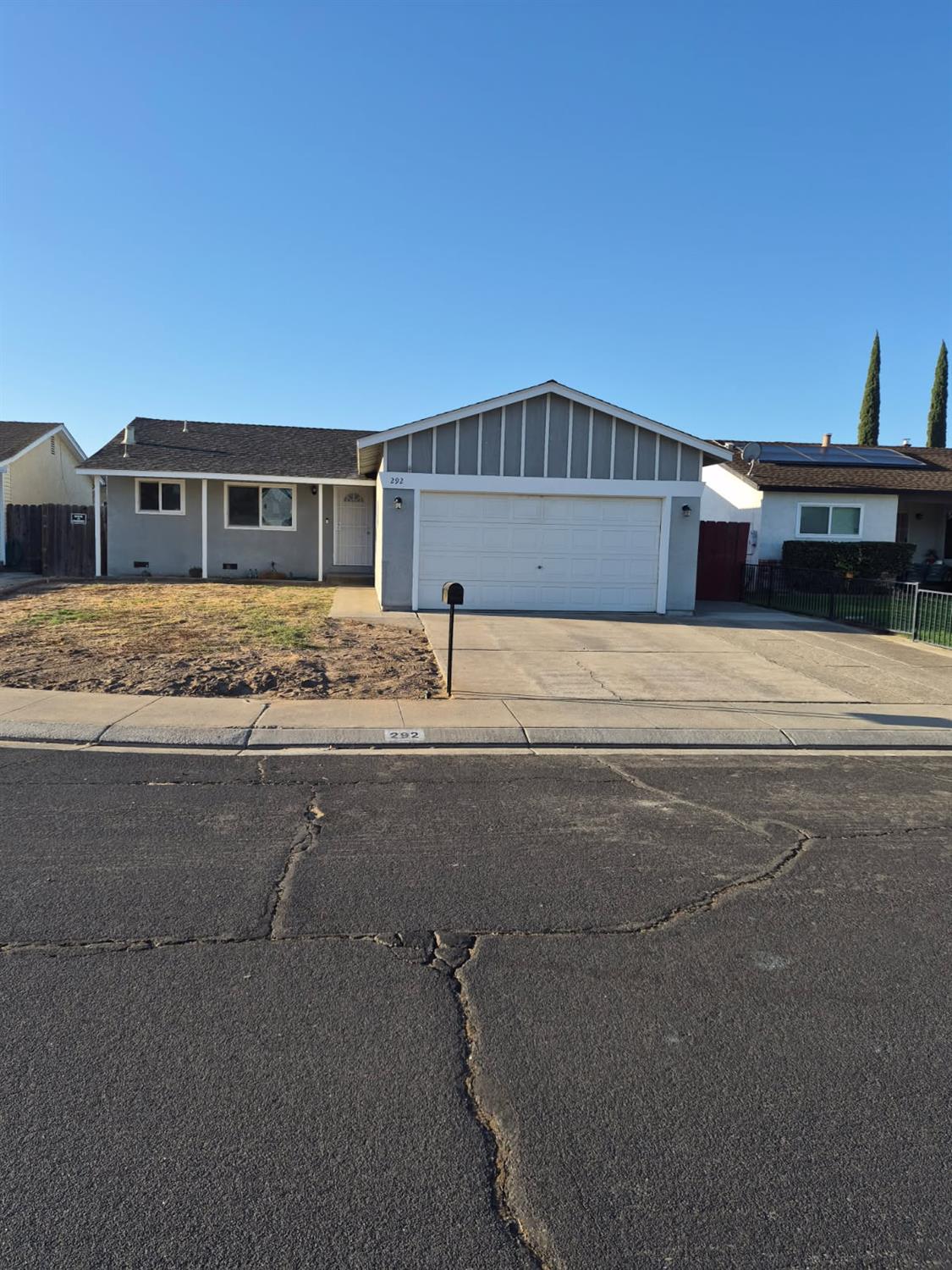 292 Dana Ct — photo