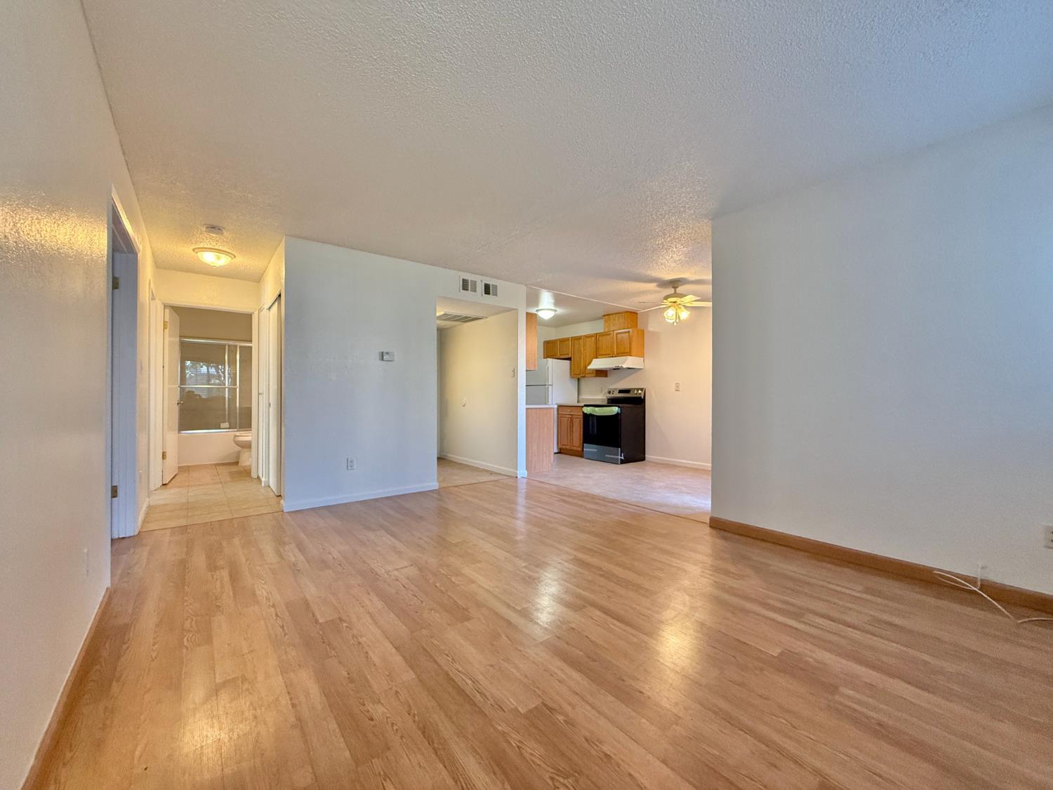 4332 Pacific Ave #25 — photo