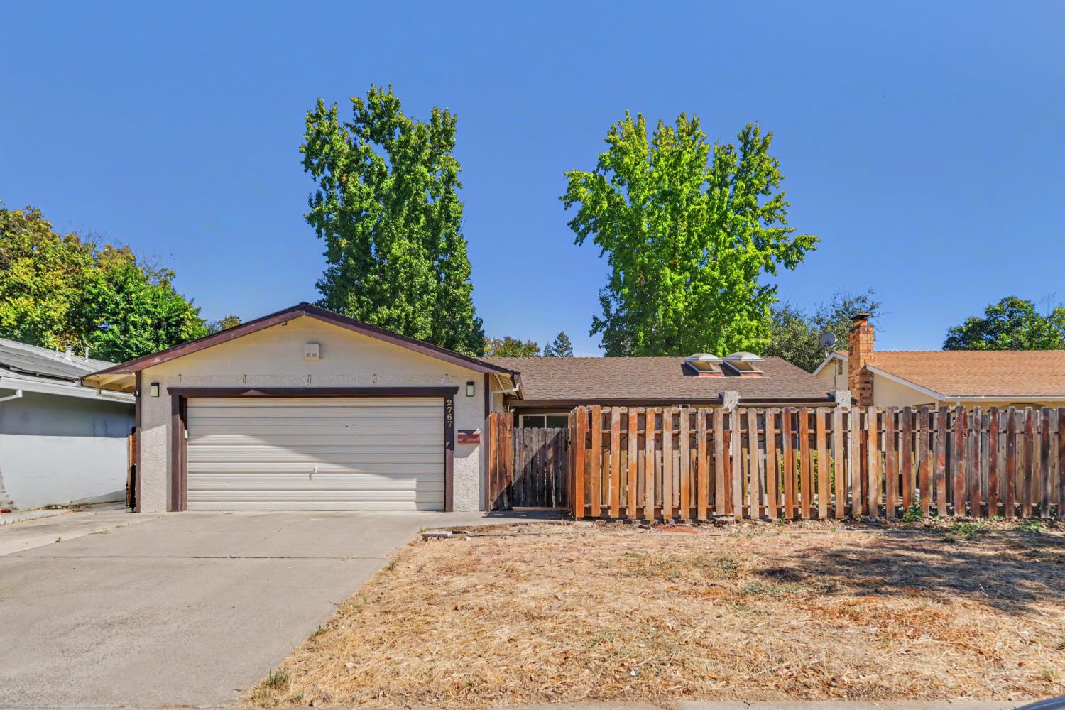 2767 Londonderry Dr — photo