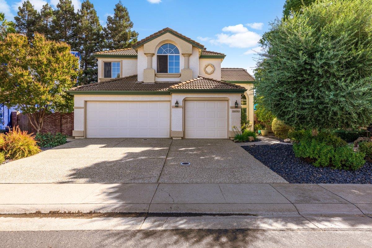 9021 Old Creek Dr — photo