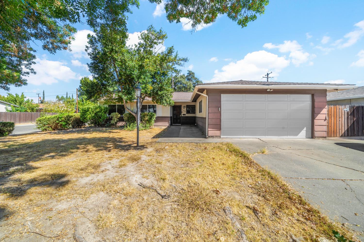 7642 Saybrook Dr — photo