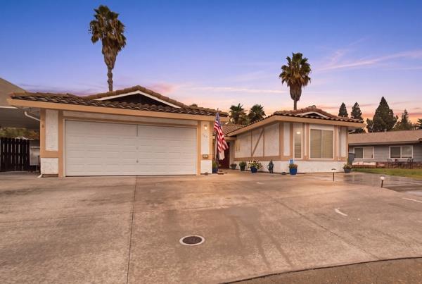 208 Ruth Ct — photo