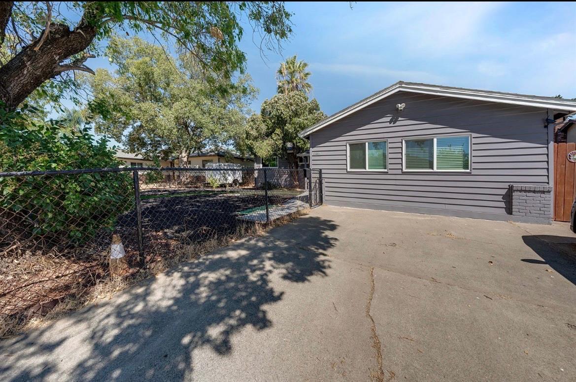 10401 Buena Plaza Cir — photo