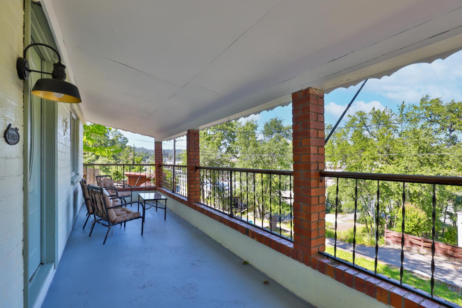 207 Peek — photo