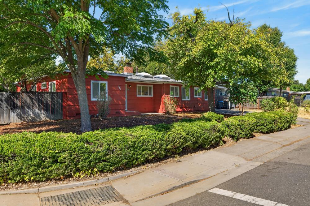 801 N Campus Way — photo